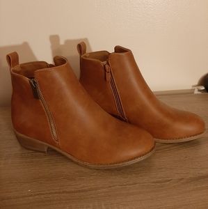 NEW size 8.5 Brown Booties